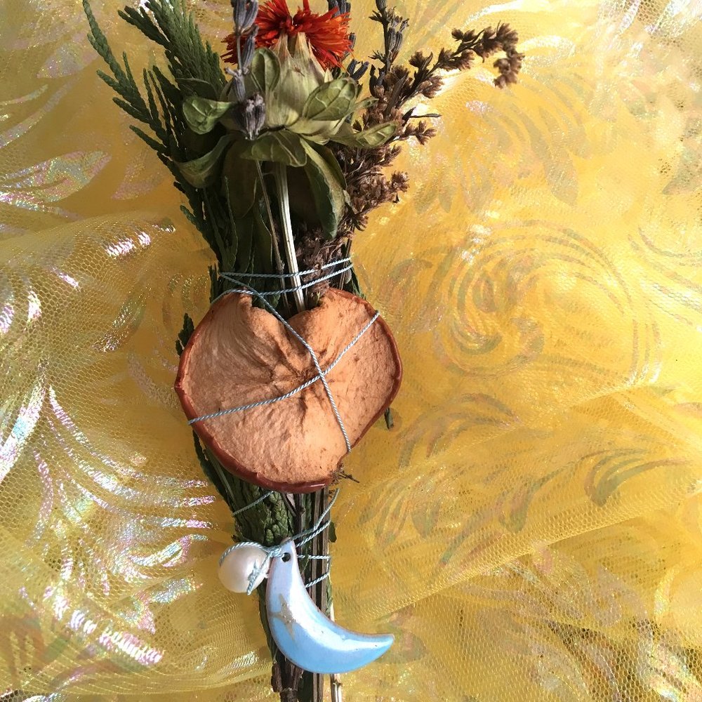 Apple Full Moon Wand- handmade botanical smudge wand/bouquet decor with lavender - Picture 3 of 5
